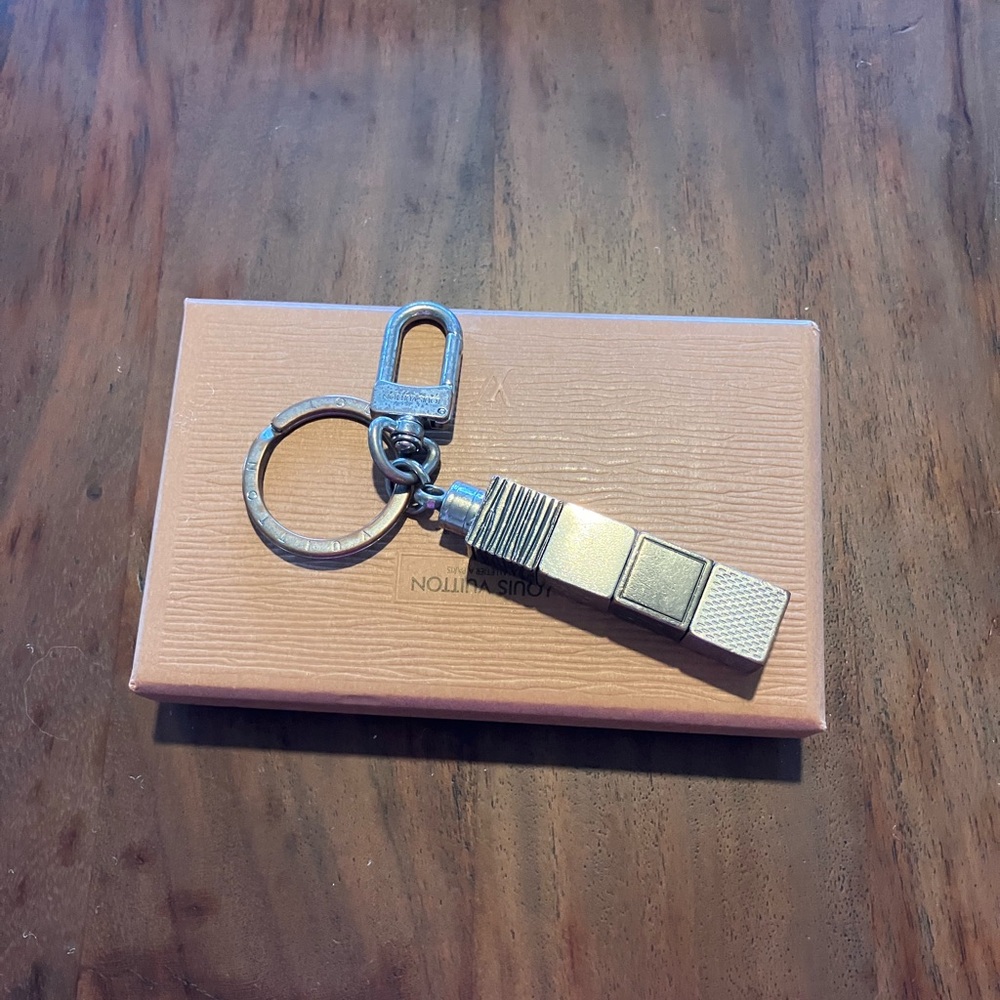 Huge solid Louis Vuitton Silver and Gold Key Holder or purse charm 👀🥳🥳❌❌ - Picture 7 of 8